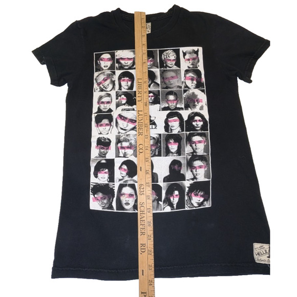 Hellz Bellz "A Crime For All Seasons" Graphic T-Shirt Medium Rare Y2K Streetwear - Picture 10 of 10